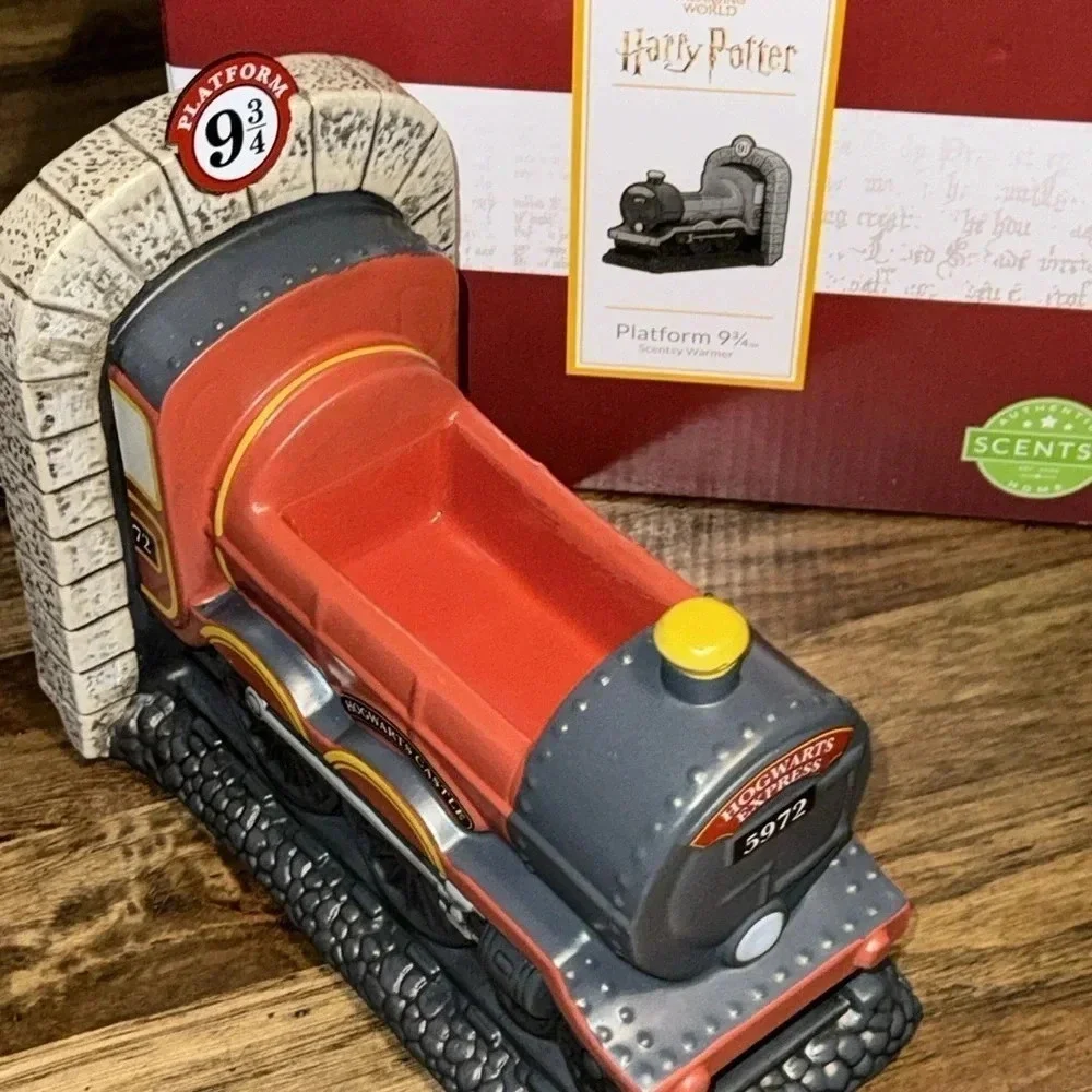 NWT SCENTSY Harry Potter Platform 9 3/4 Full Size Wax Melt Warmer Plug In
